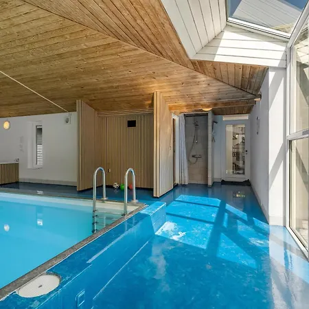 Lovely 16-person Pool House With Spa, Sauna And Large Terrace Casa de Férias