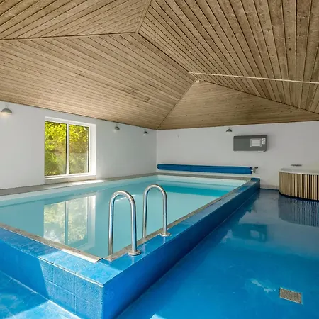 펜션 Lovely 16-person Pool House With Spa, Sauna And Large Terrace Vestervig
