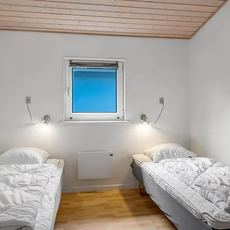 펜션 Lovely 16-person Pool House With Spa, Sauna And Large Terrace