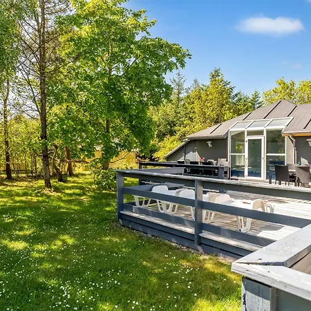 Lovely 16-person Pool House With Spa, Sauna And Large Terrace